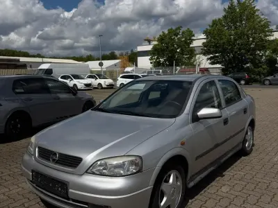 Gebraucht Opel Astra 101 PS (74 kW) 1998 Silber Limousine