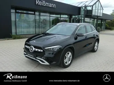 Gebraucht Mercedes GLA180 136 PS (100 kW) 2023 Unilack nachtschwarz SUV