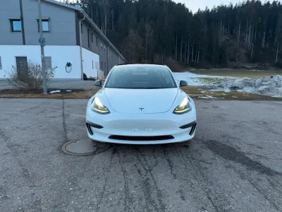 Käytetty Tesla Model 3