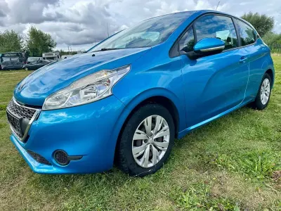 Gebraucht Peugeot 208 Active 68 PS (50 kW) 2013 Blau Kleinwagen