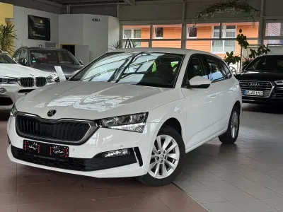 Gebraucht Skoda Scala Ambition 110 PS (80 kW) 2023 Weiß Kleinwagen