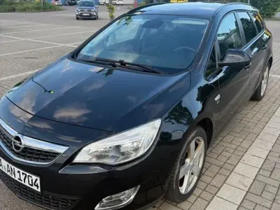 Gebraucht Opel Astra Innovation 140 PS (102 kW) 2012 Schwarz Kombi