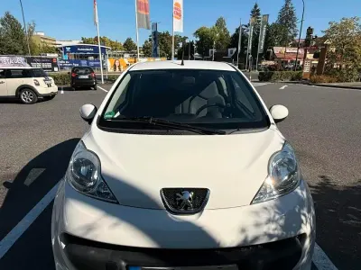 Gebraucht Peugeot 107 68 PS (50 kW) 2008 Weiß Kleinwagen