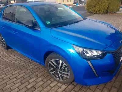 Usata Peugeot 208 Allure 101 CV (74 kW) 2023 Blu Utilitaria