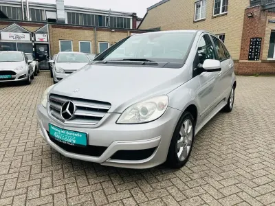 Gebraucht Mercedes B180 116 PS (85 kW) 2009 Silber Van / Kleinbus