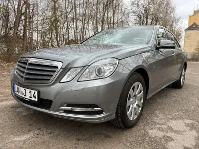 Gebraucht Mercedes E220 170 PS (125 kW) 2010 Grau Limousine