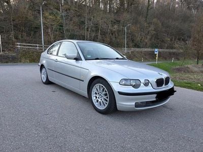 Gebraucht BMW 318 Sport Line 118 PS (86 kW) 2001 Silber Coupé