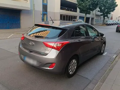 Gebraucht Hyundai i30 90 PS (66 kW) 2012 Grau Kleinwagen