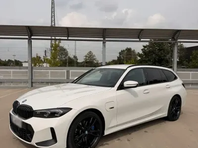 Gebraucht BMW 320e M Sport 204 PS (150 kW) 2022 Weiß Kombi