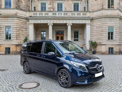 Usata Mercedes V300 AMG line 239 CV (175 kW) 2021 Blu Monovolume