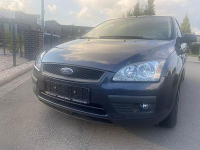 Grau Gebraucht 2006 Ford Focus Trend Limousine | 2.850 € (Etwas zu teuer)