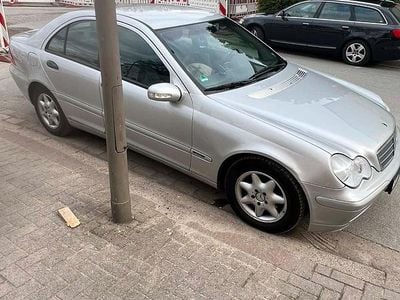 Usata Mercedes C200 143 CV (105 kW) 2003 Bianco Utilitaria