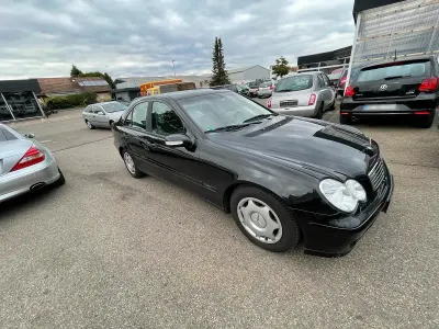 Gebraucht Mercedes C220 143 PS (105 kW) 2001 Schwarz Limousine