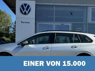 Gebraucht VW Golf VIII Style 131 PS (96 kW) 2023 Silber metallic Kombi