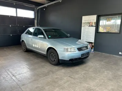 Gebraucht Audi A3 Attraction 102 PS (75 kW) 2002 Blau Kleinwagen