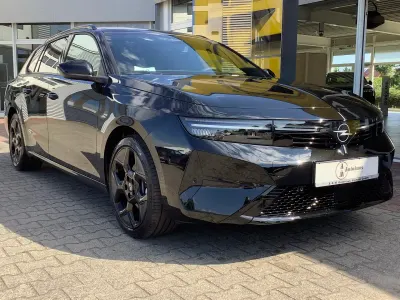 Neu Opel Astra Ultimate 131 PS (96 kW) 2026 Schwarz Kombi