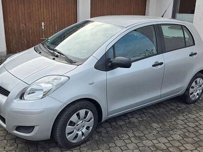 Grau Gebraucht 2010 Toyota Yaris Kleinwagen | 3.700 € (Fairer Preis)