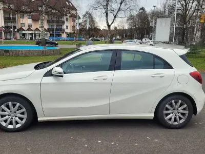 Gebraucht Mercedes A180 109 PS (80 kW) 2016 Weiß Kleinwagen