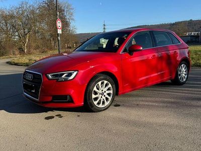 Gebraucht Audi A3 Ambiente 190 PS (139 kW) 2018 Rot Limousine