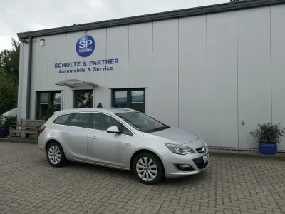 Gebraucht Opel Astra Exklusiv 136 PS (100 kW) 2014 Silber Kombi