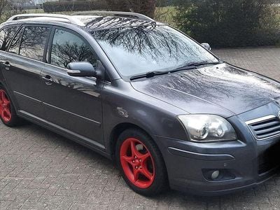 Usata Toyota Avensis Executive 147 CV (108 kW) 2006 Grigio Station wagon