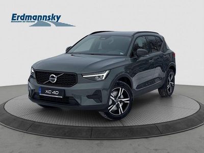 Neu Volvo XC40 Plus 163 PS (119 kW) 2026 Grün SUV
