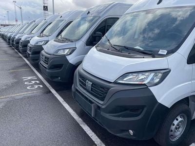 Gebraucht Fiat Ducato 140 PS (102 kW) 2024 Grau Van