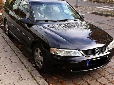 Gebraucht Opel Vectra Edition 101 PS (74 kW) 1999 Schwarz metallic Kombi