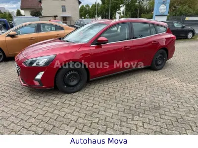 Gebraucht Ford Focus Cool & Connect 120 PS (88 kW) 2020 Rot Kombi