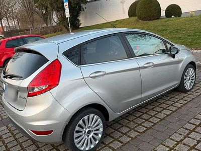 Gebraucht Ford Fiesta 2010 Silber Kleinwagen