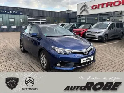 Gebraucht Toyota Auris Executive 132 PS (97 kW) 2016 Dark blue mica Limousine