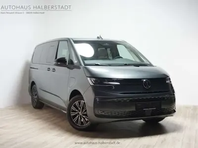 Gebraucht VW Multivan 245 PS (180 kW) 2025 Grau Van / Kleinbus
