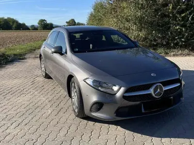Gebraucht Mercedes A180 Progressive 136 PS (100 kW) 2021 Grau Kleinwagen