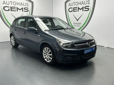 Używany Opel Astra Cosmo 101 KM (74 kW) 2006 Szary Sedan/Limuzyna