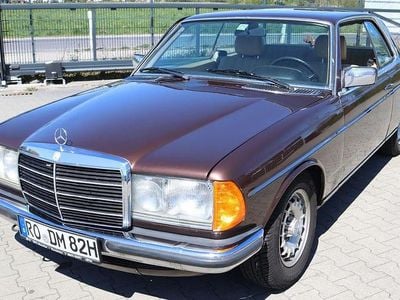Begagnad Mercedes 230 136 HK (100 kW) 1982 Brun Sportkupé