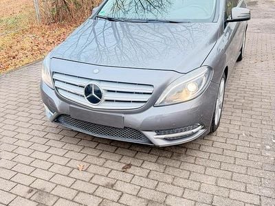 Gebraucht Mercedes B180 122 PS (89 kW) 2013 Grau Van / Kleinbus