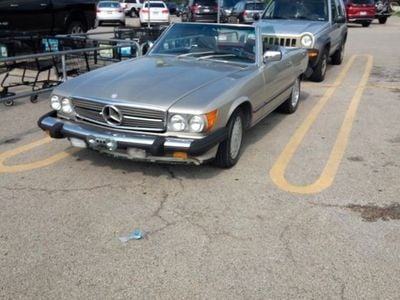 Gebraucht Mercedes 560 288 PS (211 kW) 1986 Gold Cabrio