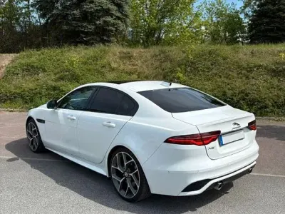Używany Jaguar XE R-Dynamic 300 KM (220 kW) 2020 Biały Sedan/Limuzyna