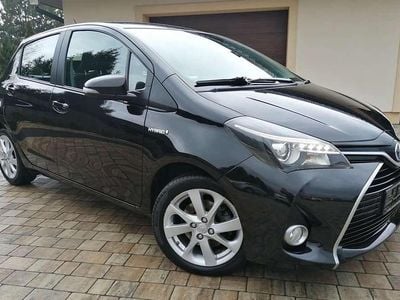 Gebraucht Toyota Yaris Hybrid 75 PS (55 kW) 2015 Schwarz Limousine
