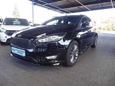 Gebraucht Ford Focus ST-Line 125 PS (91 kW) 2018 Iridiumschwarz metallic (metallic) Kombi