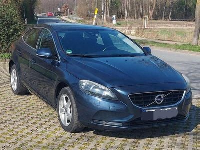 Gebraucht Volvo V40 Momentum 150 PS (110 kW) 2012 Blau Kleinwagen