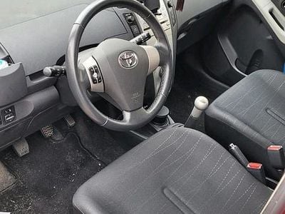 Usata Toyota Yaris 87 CV (63 kW) 2008 Rosso Utilitaria