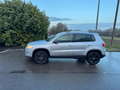 Gebraucht VW Tiguan 140 PS (102 kW) 2009 Grau SUV