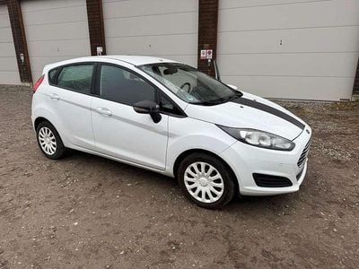 Gebraucht Ford Fiesta Trend 80 PS (58 kW) 2013 Frostweiß Kleinwagen