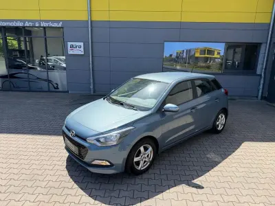 Gebraucht Hyundai i20 GO! 75 PS (55 kW) 2017 Blau Limousine