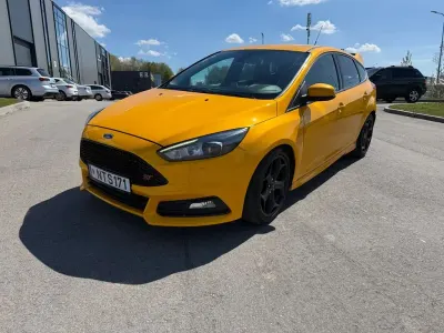 Gebraucht Ford Focus ST 185 PS (136 kW) 2016 Gelb Limousine
