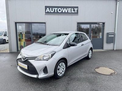Gebraucht Toyota Yaris 99 PS (72 kW) 2015 Silber Kleinwagen