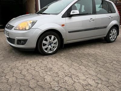 Silber Gebraucht 2007 Ford Fiesta Ghia Kleinwagen | 2.150 € (Fairer Preis)