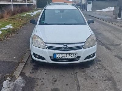 Weiß Gebraucht 2006 Opel Astra Kombi | 400 €