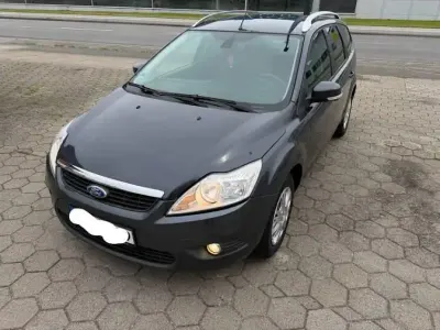 Gebraucht Ford Focus 105 PS (77 kW) 2010 Grau Kombi